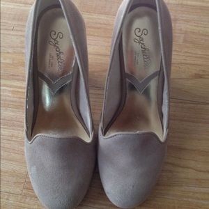 Seychelles ANTHROPOLOGIE Size 6 suede tan heels
