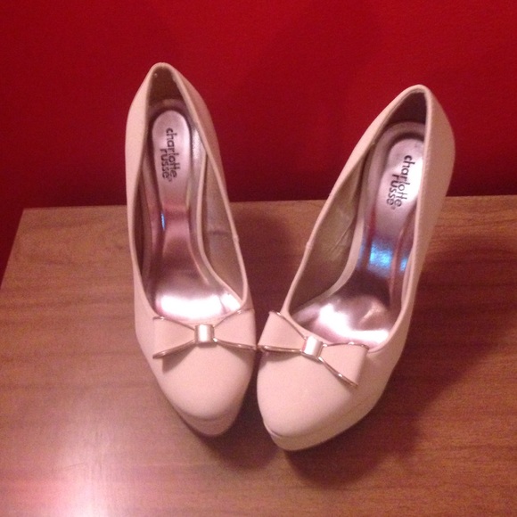 Nude Pumps