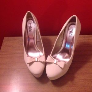 Nude Pumps