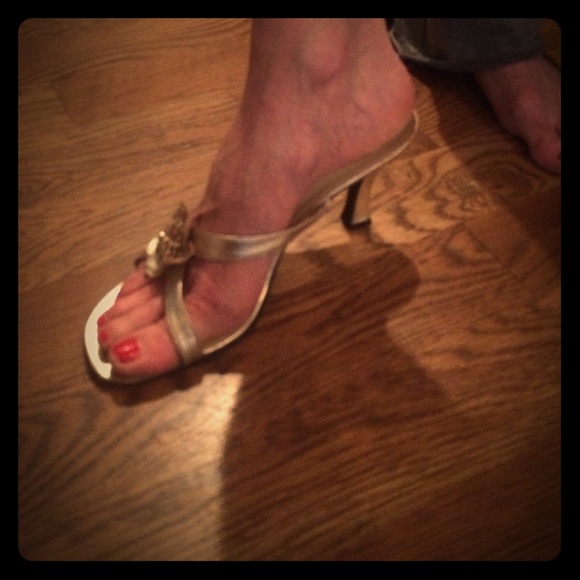 Adrienne vittadini made in Italy gold heels