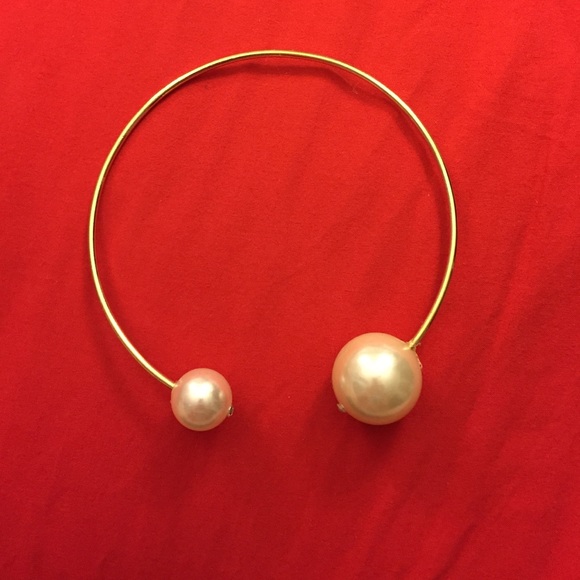 Pearl choker necklace