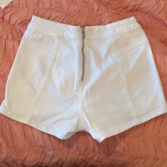 White high waisted zip up pacsun short - Picture 2 of 3