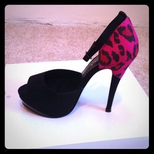 Sexy heels with pink animal print