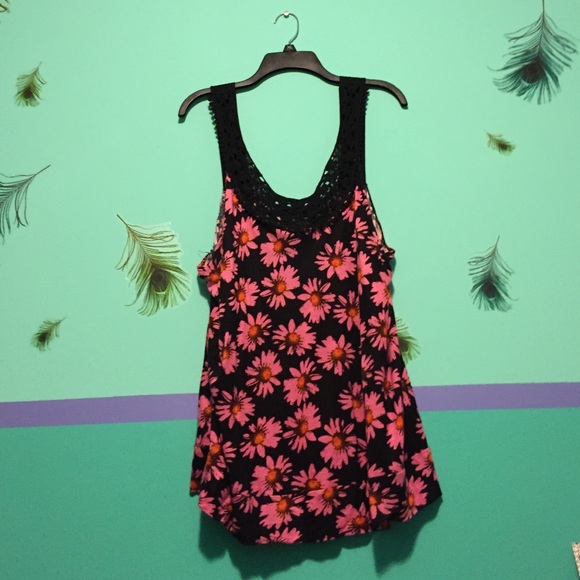 Floral/Daisy sleeveless top