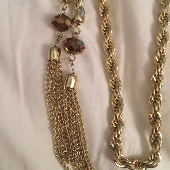 Gold chain tassel necklace - Picture 2 of 3