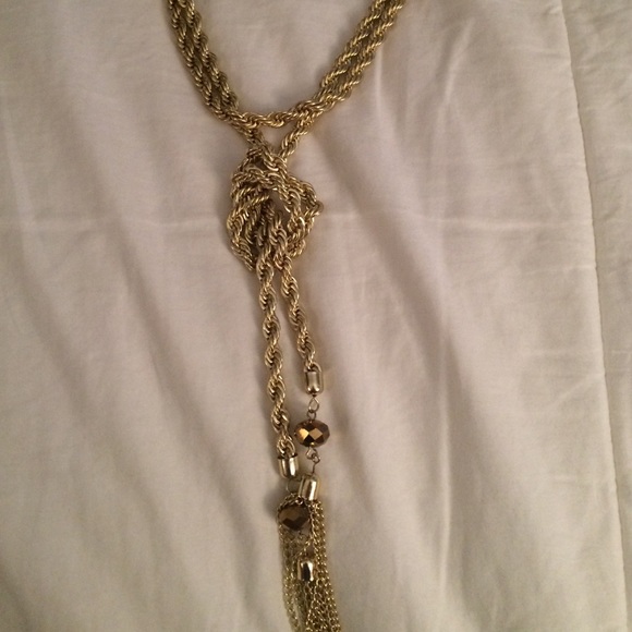 Gold chain tassel necklace - Picture 3 of 3