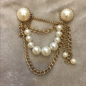 Pearled brooch