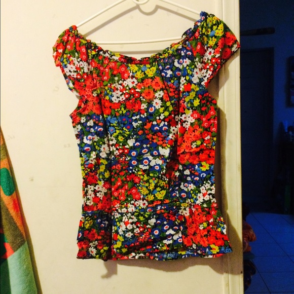 Flowery Top - Picture 2 of 2