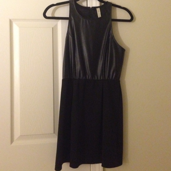 Faux leather party dress - Picture 2 of 2