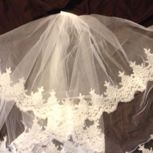 Beautiful two tiered veil never used