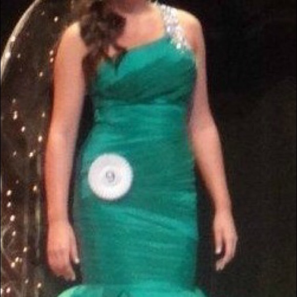 Emerald green prom/pageant dress. Worn one time.