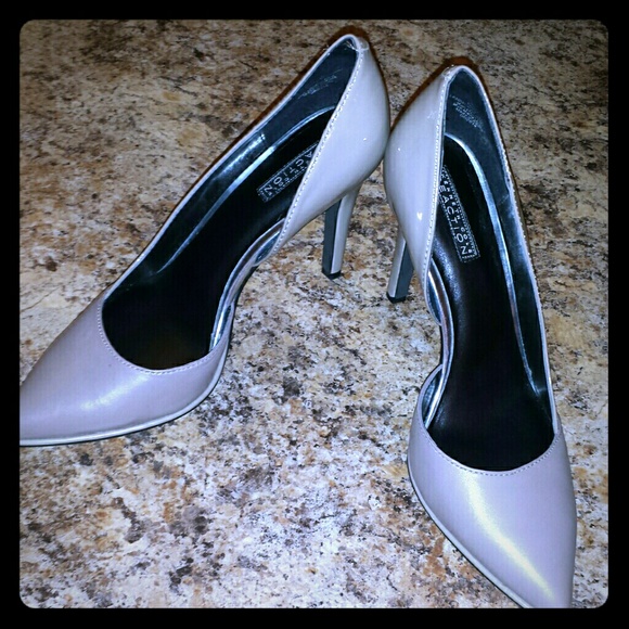 Kenneth Cole Reaction nude pumps