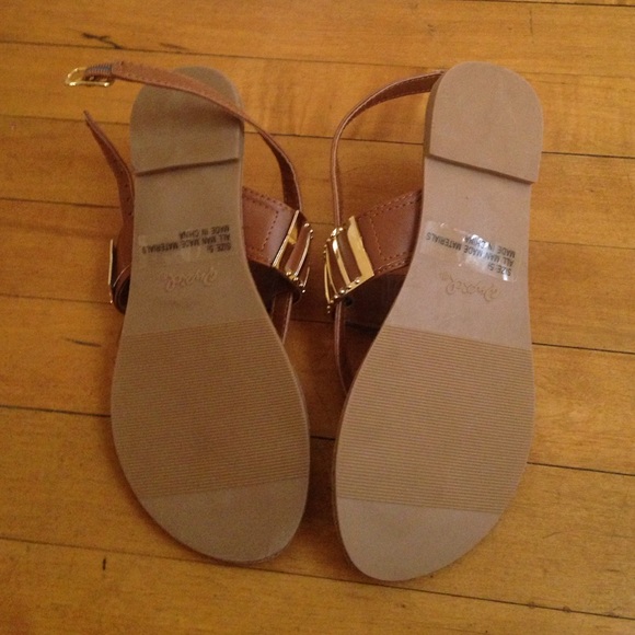 Brown sandals never worn - Picture 2 of 2