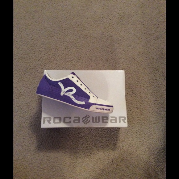 Rocawear  purple sneaker