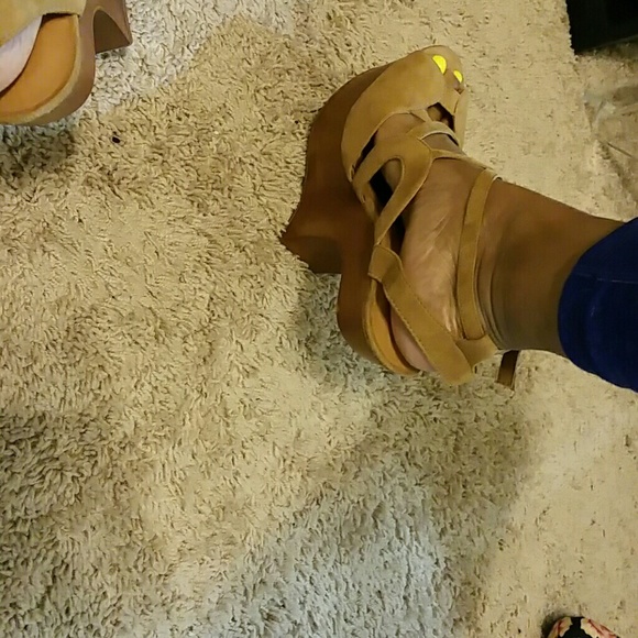 ***MAJOR PRICE CUT Tan suede 7.5'heelless heels - Picture 2 of 4