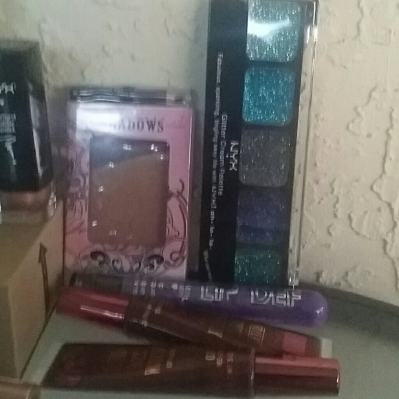 Makeup - Picture 4 of 4