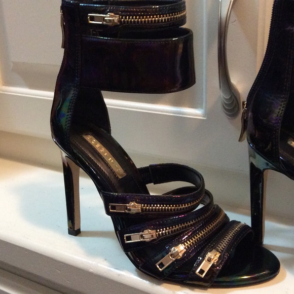 iridescent Patent Leather Sandals/BCBG NEW - Picture 2 of 4