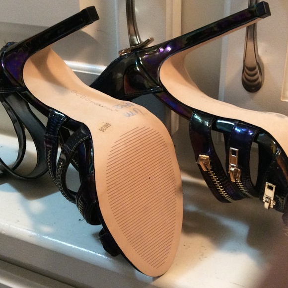 iridescent Patent Leather Sandals/BCBG NEW - Picture 3 of 4