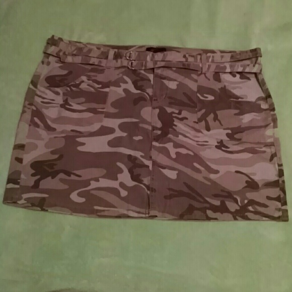 Camo mini skirt