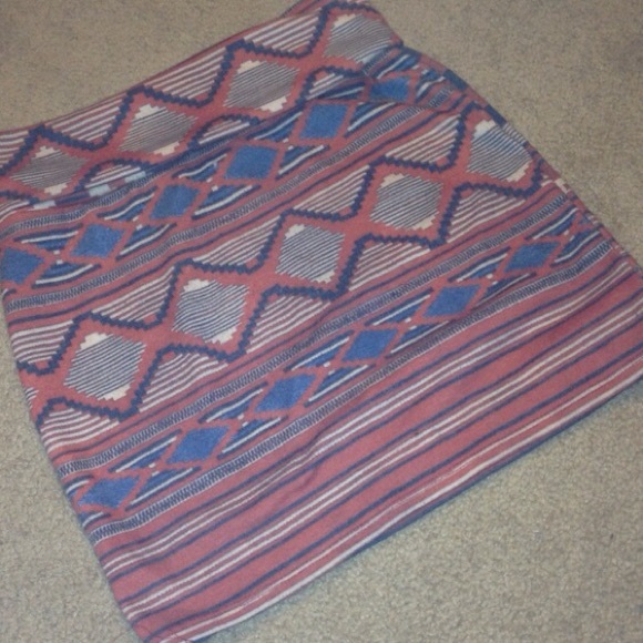 *BUNDLE* CUTE TRIBAL SKIRT AND BLACK CROP TOP - Picture 3 of 4