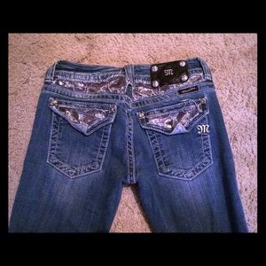 Miss Me size 27. Light fading