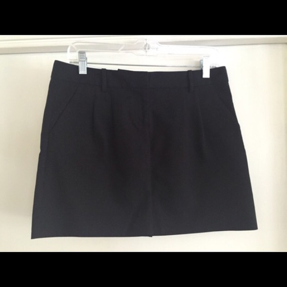 Black Old Navy mini skirt size 6. NWOT