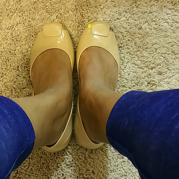 Tan memory form peep toe flats