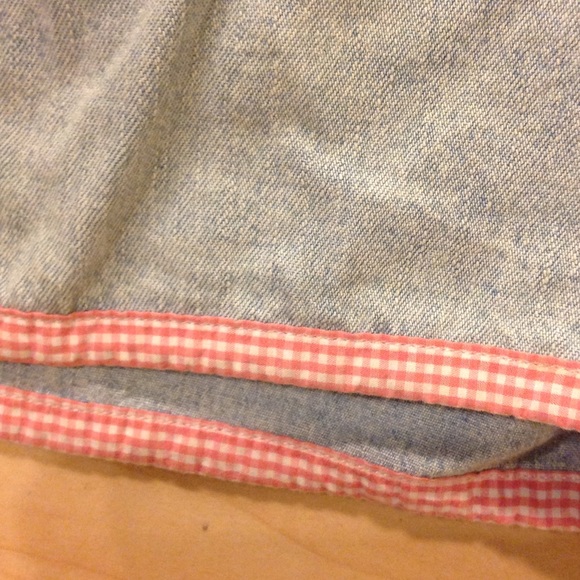 Pink trimmed shorts - Picture 2 of 2