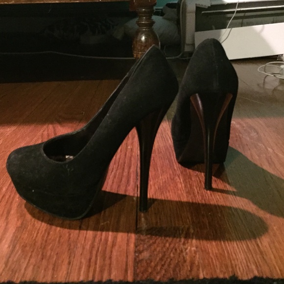 Black platform heels HOLD FOR POSHER - Picture 2 of 2