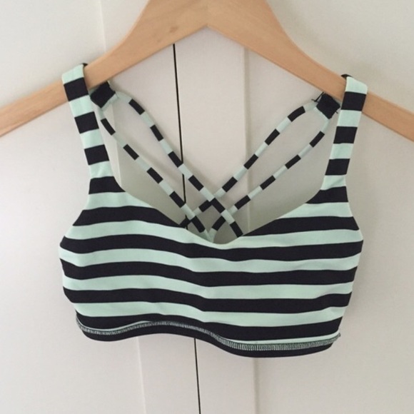 Lululemon green & black cross back sports bra