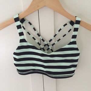 Lululemon green & black cross back sports bra
