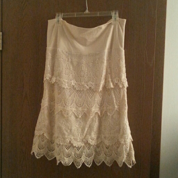 BNWT Solitaire cream tiered lace skirt SZ L