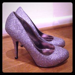 Silver sparkly pumps