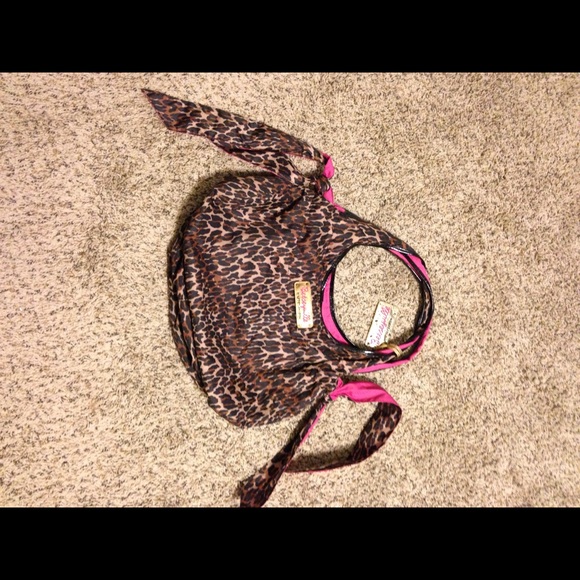 🎀 Leopard print Betsy Johnson Cinch bag 🎀