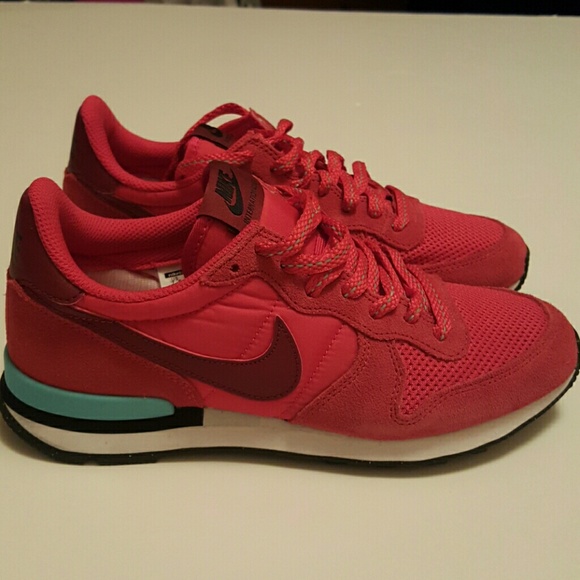New Womens Nike Internationalist shoes sz7.5 - Picture 2 of 4