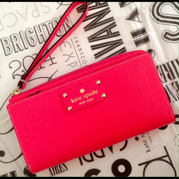 kate spade Layton Wellesley Tech Wristlet
