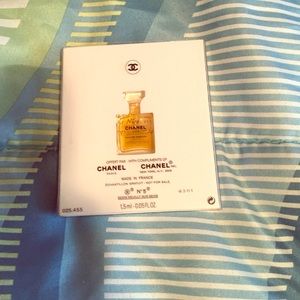 ON HOLD 4 Small CHANEL No. 5 perfume