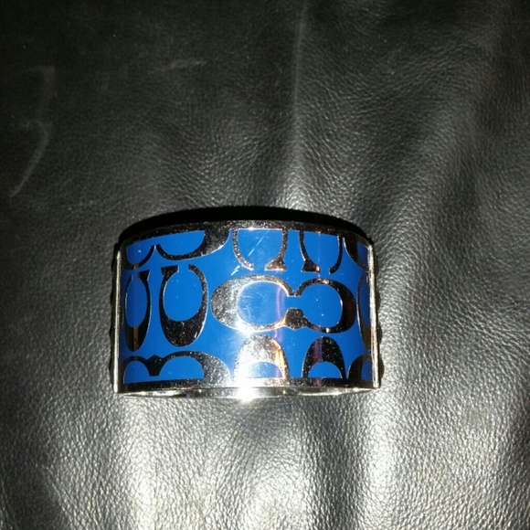 Coach cuff