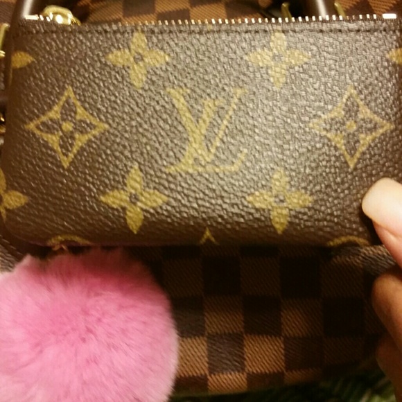 Authentic Louis Vuitton Monogram key cles