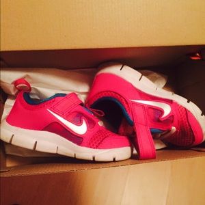 💕Toddler Girls Nike shoes 🍭in Original box