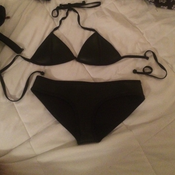 SOLD BLACK TRIANGL TOP💜