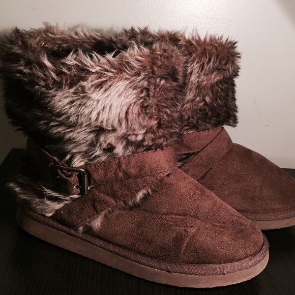 Super cute Ugg style furry house slippers