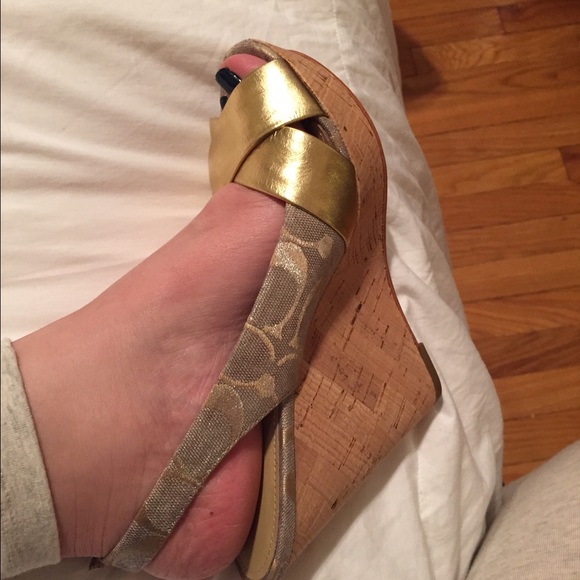 COACH PLATFORM SANDALS 6.5.                  NWOT - Picture 3 of 7