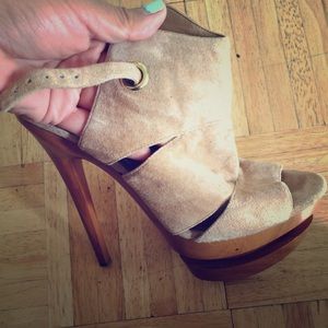 Jessica Simpson heels