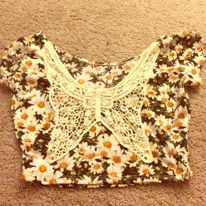 ❤️Daisy, butterfly back cropped top❤️