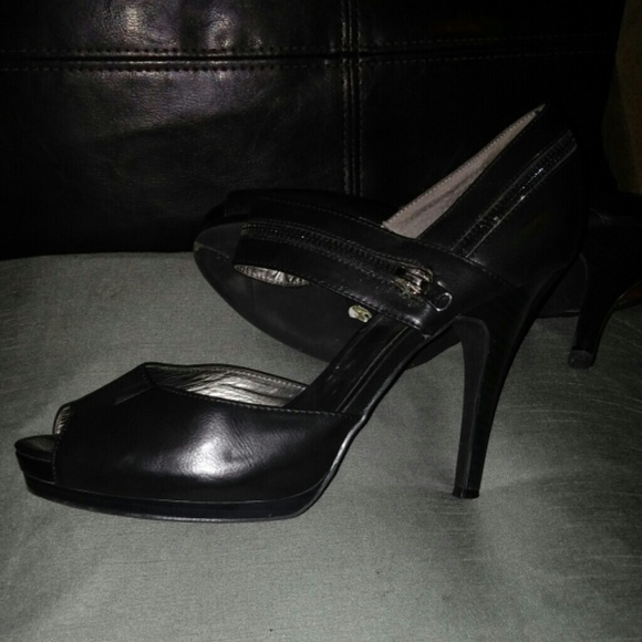 Ladies size 10 shoe - Picture 2 of 4