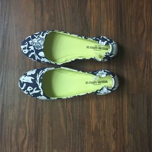 Navy & white flowered flats