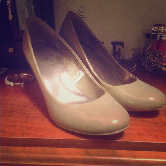 Nude pumps! Worn once!