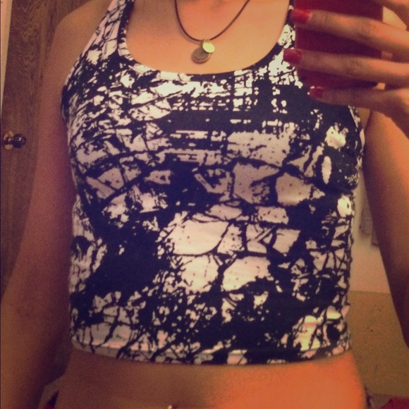 ❤️Black and white cropped top❤️