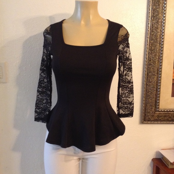 Tops - Beautiful Long Laced Sleeve Blouse